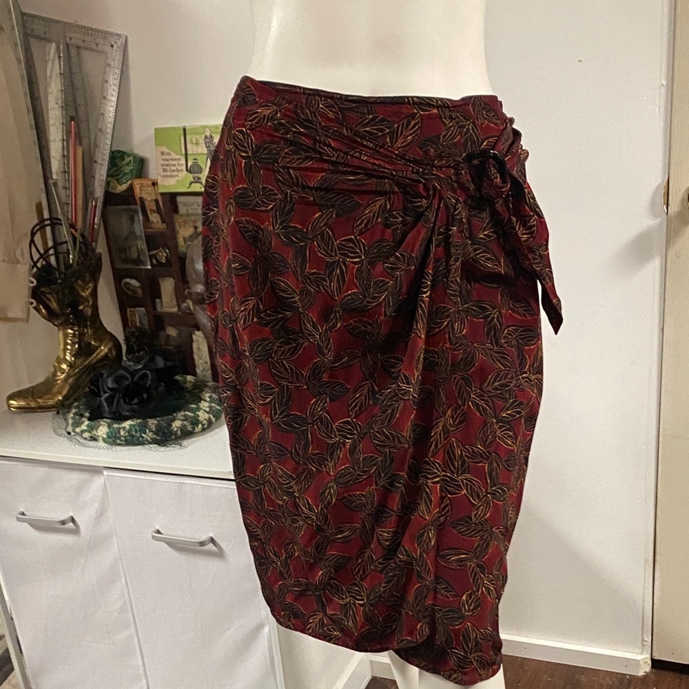 Ellen Tracy’s SILK 90s Floral Wrap Skirt in Red and Black